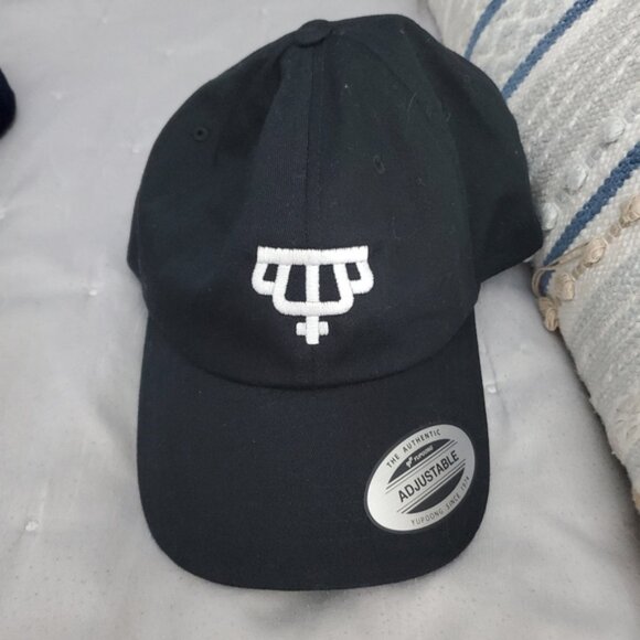 Black Backwards Crown Logo Cap - Picture 6 of 7